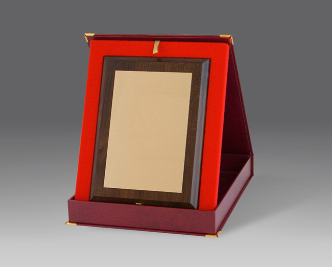 podk�ad drewniany 228x304 w&nbsp;etui&nbsp;(pionowy) puchary statuetki medale